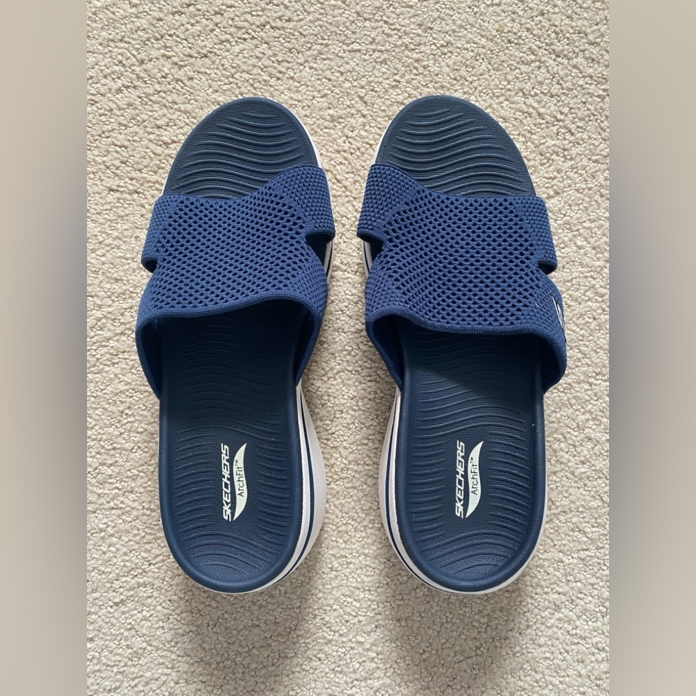 Women’s sketchers go walk arch fit sandals